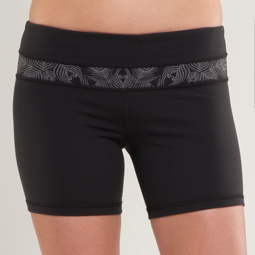 Lululemon Groove Shorts in Black Lace